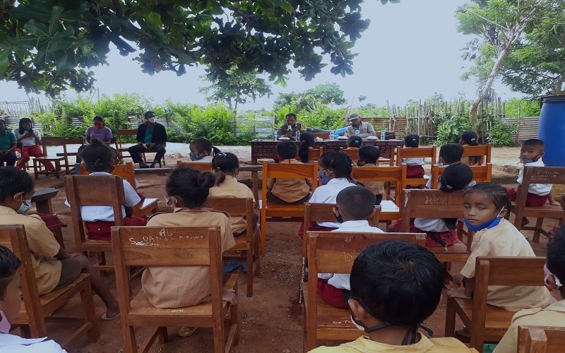 Foto Pengurus PGRI Sabu Tengah, Sosialisasi Kekerasan Seksual Terhadap Anak Dibawah Umur   
