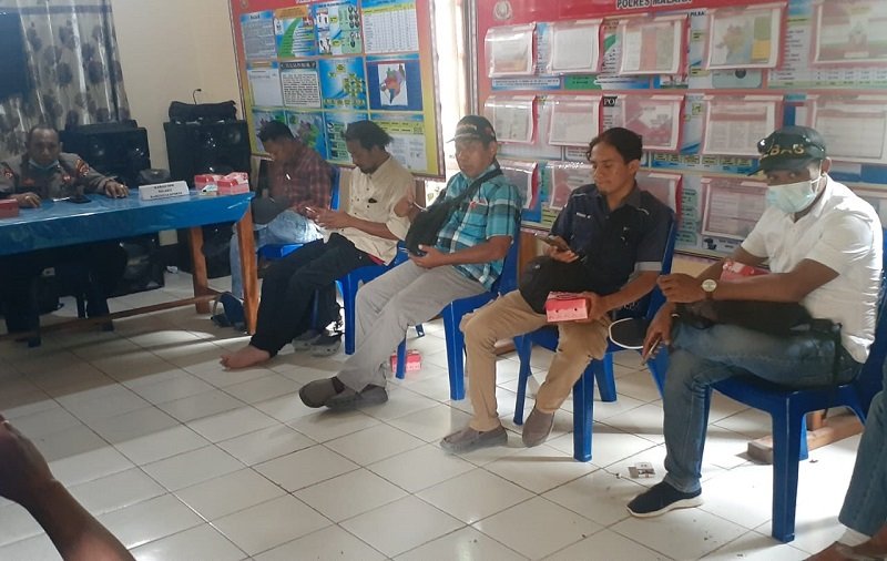 Foto Kabag OPS Polres Malaka-Pekerja Media Saling Menyapa