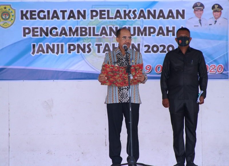 Foto Wali Kota Kupang Ambil Sumpah 257 PNS