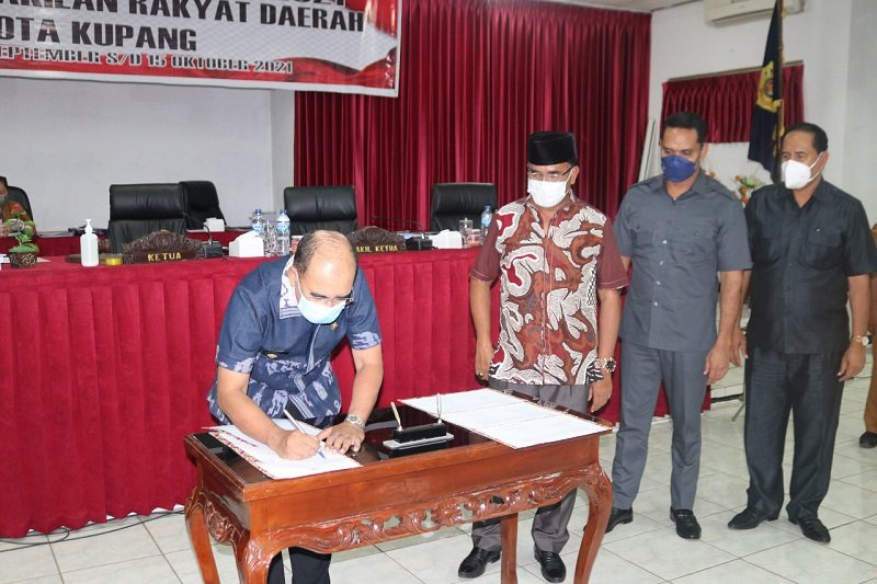 Foto Wali Kota Kupang dan Pimpinan DPRD Tandatangani Nota Kesepakatan KUA-PPAS Perubahan