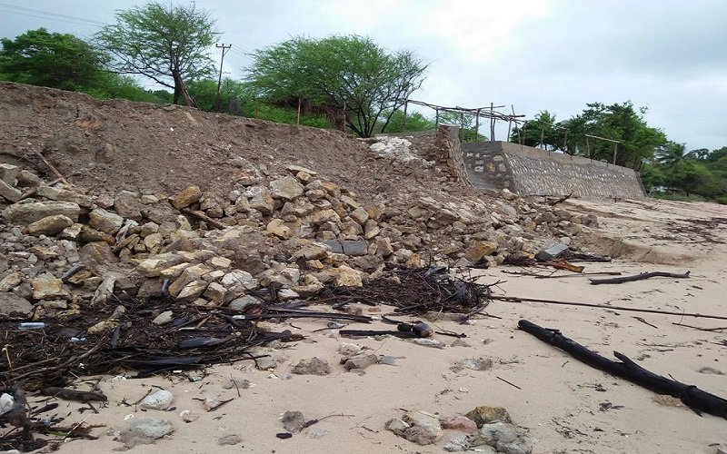 Foto Ambruknya TPT: Kontraktor Siap Bertanggung Jawab, PPK Akibat kondisi  Alam