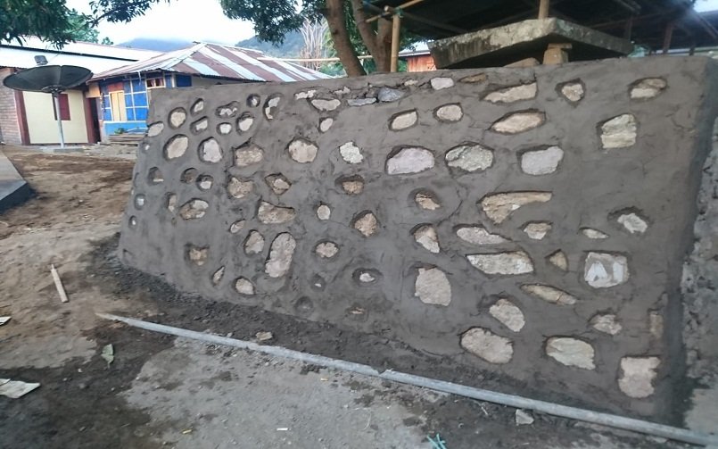 Foto Warga Dusun Lele Ria Manulondo Protes atas Pemindahan Pekerjaan TPT
