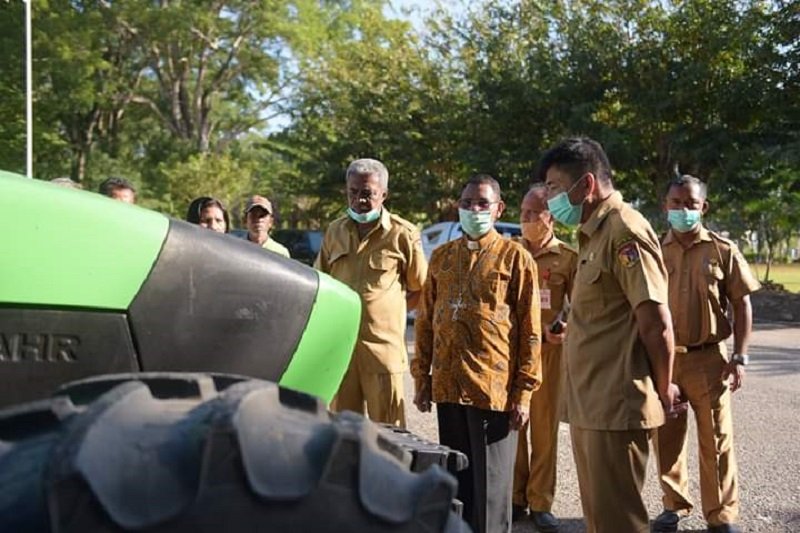 Foto Pemkab Belu Bantu Umat Keuskupan Atambua