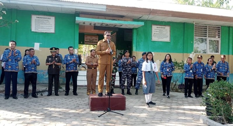 Foto Peringati Hari Sumpah Pemuda di Sabu Raijua: Wakil Gubernur Soroti Kasus HIV/AIDS di Depan Siswa 