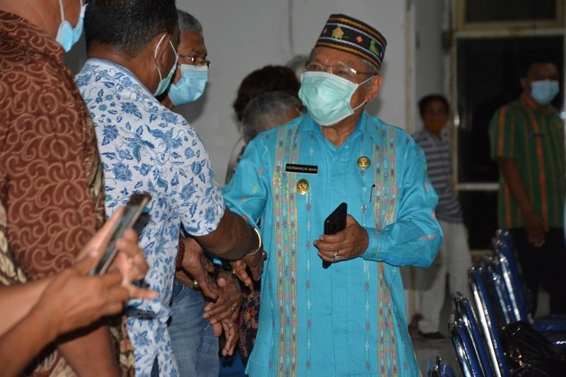 Foto Wawali Kota Kupang Serahkan Santunan kepada 49 Pensiunan ASN 