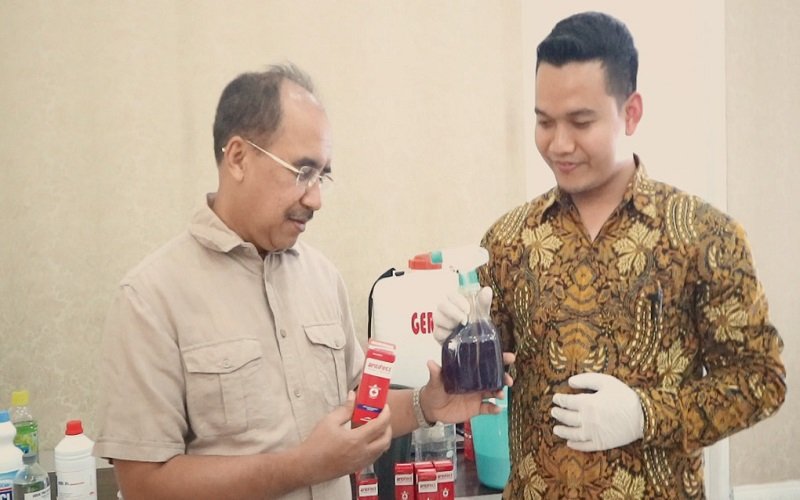 Foto Pemkot Kupang Bagi Hand Sanitizer ke Rumah Ibadah