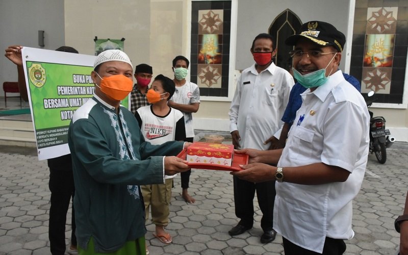Foto Pemkot Kupang Berbagi Takjil ke Panti Asuhan dan Masjid