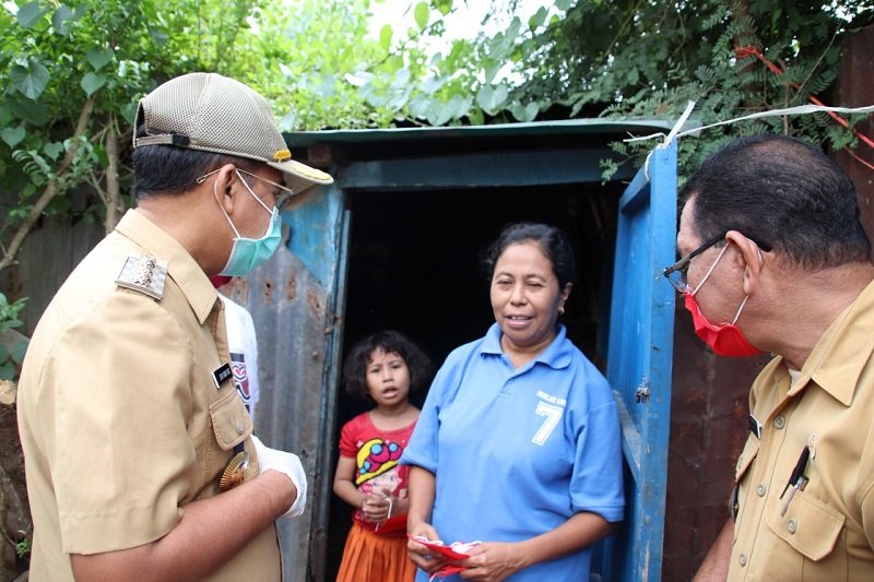 Foto Kunjungi Rumah Janda Lansia, Wali Kota Kupang Janji Dibedah