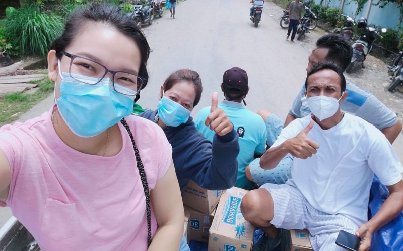 Foto Warga Malaka berbondong-Bondong Sumbang Bantuan Korban Banjir