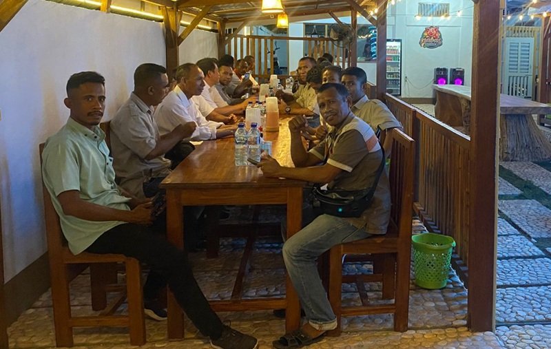 Warung Nabas Dharren Bakateu Malaka Banjir Peminat