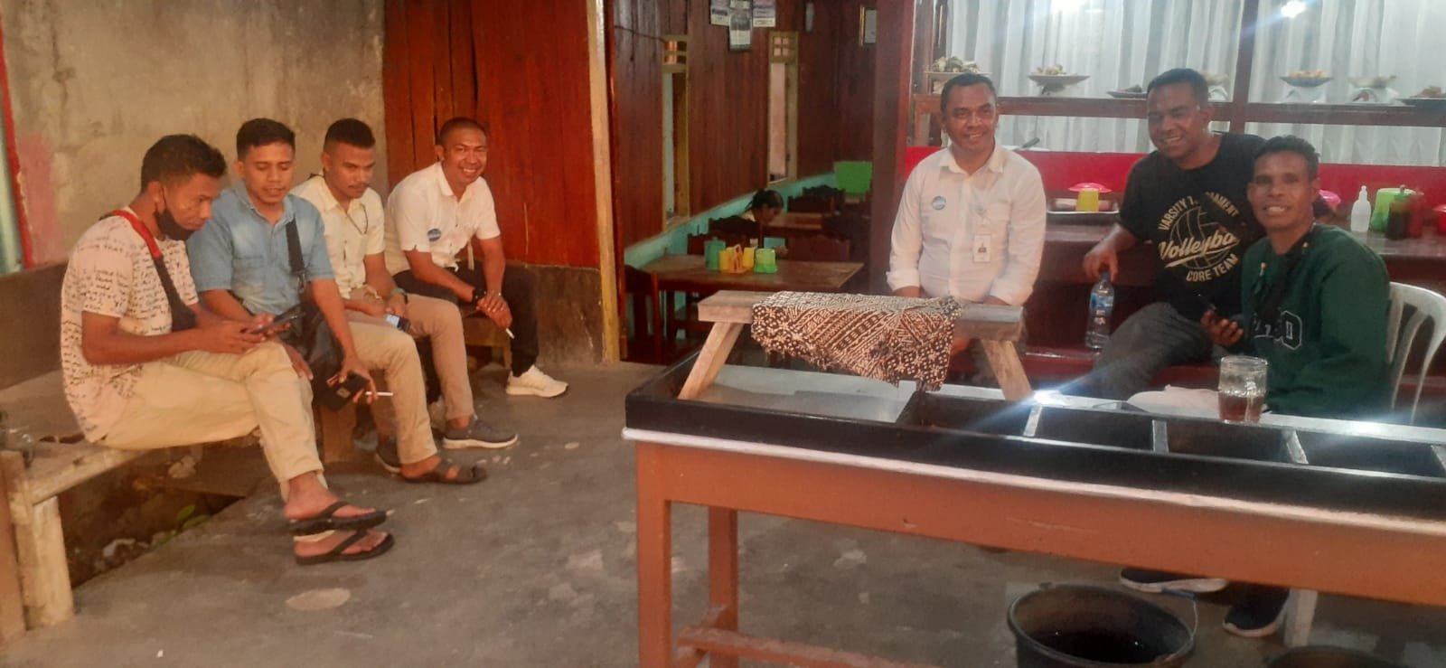 Foto Bupati Malaka Singgung Street Culture. Ini Yang Dilakukan Kepala Bank NTT Betun dan Pekerja Media