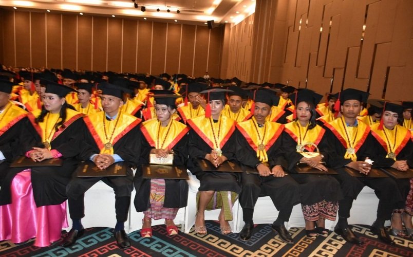 Foto Wairata Minta Wisudawan STIE Oemathonis Berkompetisi Saat Penerimaan CPNS 