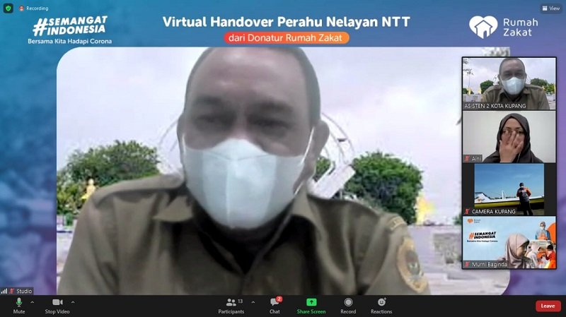 Foto Nelayan Kota Kupang Terima Bantuan Perahu dari Rumah Zakat